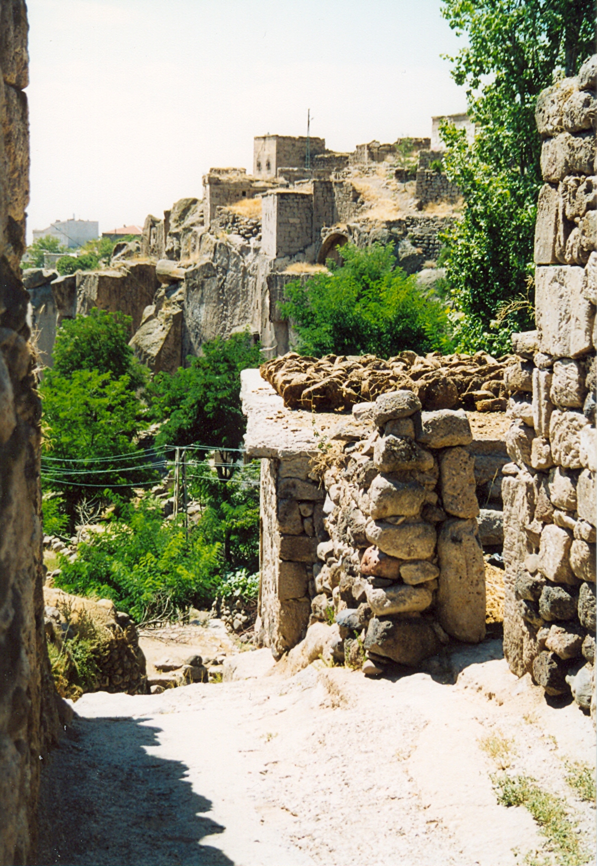 Güzelyurt (Gelveri) & Manastır Vadisi